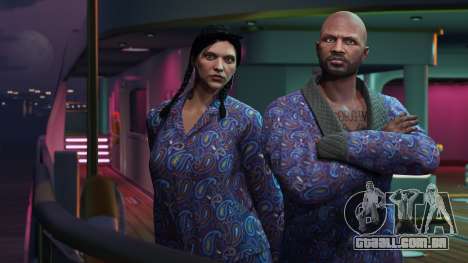 GTA Online: O casaco azul e pijamas