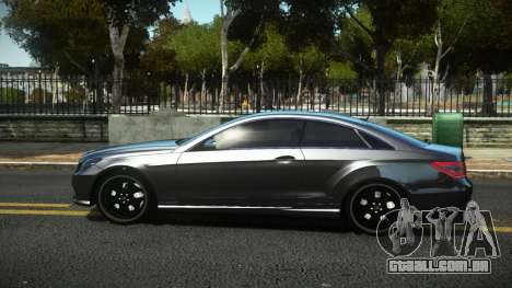 Mercedes-Benz E500 NC para GTA 4