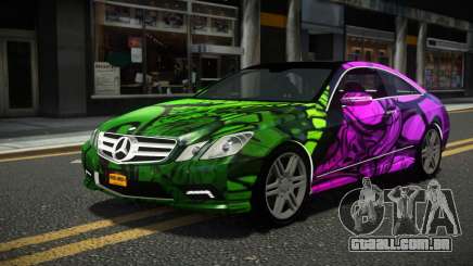 Mercedes-Benz E500 Lozvey S1 para GTA 4