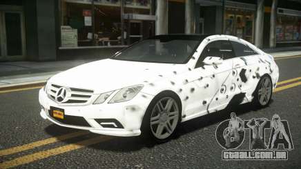 Mercedes-Benz E500 Lozvey S9 para GTA 4