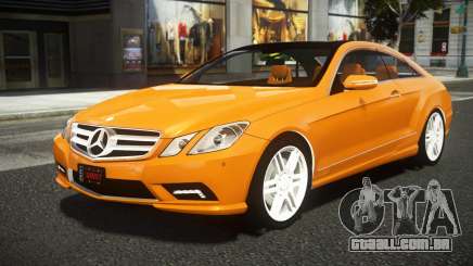 Mercedes-Benz E500 XM para GTA 4