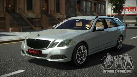 Mercedes-Benz E-Class Estate Sihuro para GTA 4