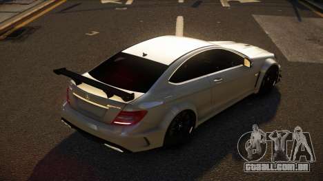 Mercedes-Benz C63 AMG Batruniyo para GTA 4