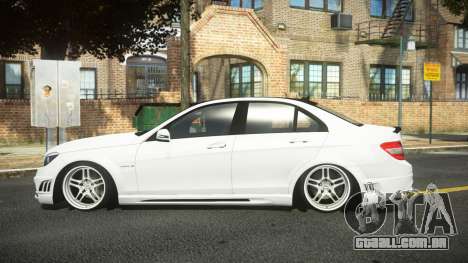 Mercedes-Benz C63 AMG Ehola para GTA 4