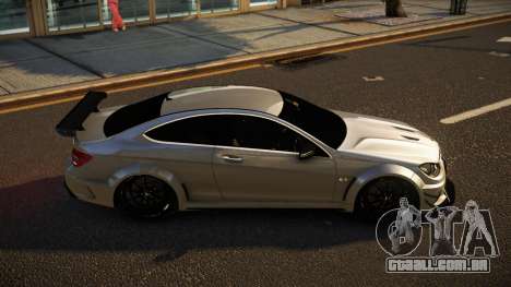 Mercedes-Benz C63 AMG Batruniyo para GTA 4