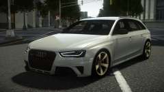 Audi RS4 Grozeb