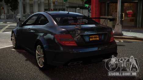Mercedes-Benz C63 AMG Mitusha para GTA 4