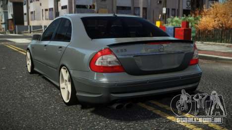 Mercedes-Benz E63 AMG Ofejuk para GTA 4
