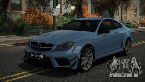 Mercedes-Benz C63 AMG Axury para GTA 4