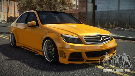 Mercedes-Benz C63 AMG Largu para GTA 4