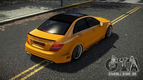 Mercedes-Benz C63 AMG Largu para GTA 4