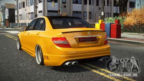 Mercedes-Benz C63 AMG Largu para GTA 4