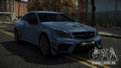 Mercedes-Benz C63 AMG Axury para GTA 4