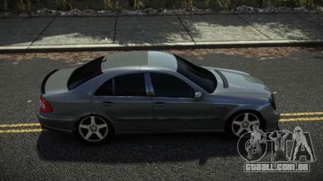 Mercedes-Benz E63 AMG Ofejuk para GTA 4