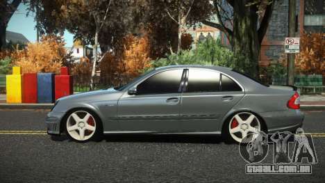 Mercedes-Benz E63 AMG Ofejuk para GTA 4