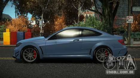 Mercedes-Benz C63 AMG Axury para GTA 4