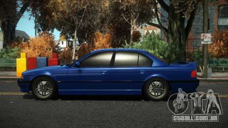 BMW 750i Darumes para GTA 4