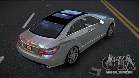 Mercedes-Benz E500 Ganexphia para GTA 4