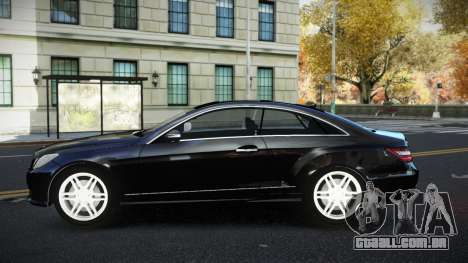 Mercedes-Benz E500 Tazakiyu para GTA 4