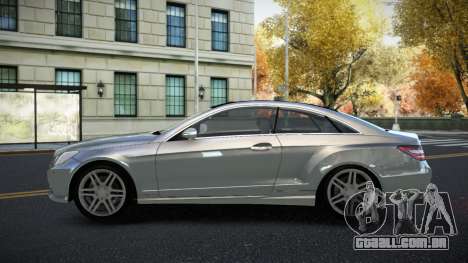 Mercedes-Benz E500 Ganexphia para GTA 4