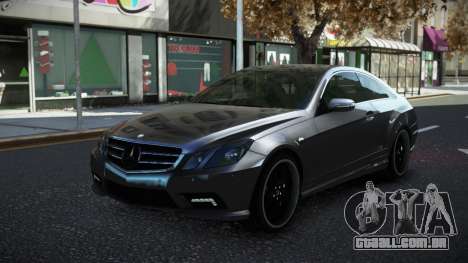 Mercedes-Benz E500 Renxa para GTA 4