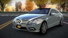 Mercedes-Benz E500 Ganexphia para GTA 4