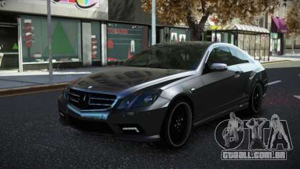 Mercedes-Benz E500 Renxa para GTA 4
