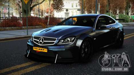 Mercedes-Benz C63 AMG Huoqe para GTA 4