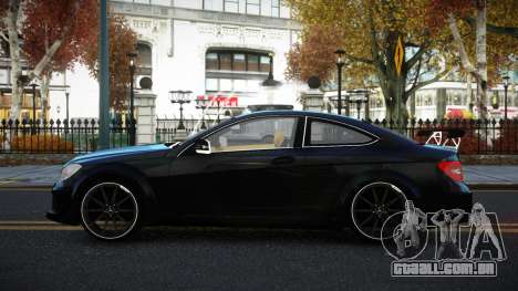 Mercedes-Benz C63 AMG Wecjoziw para GTA 4