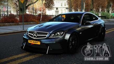 Mercedes-Benz C63 AMG Huoqe para GTA 4