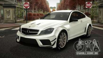 Mercedes-Benz C63 Eatian para GTA 4