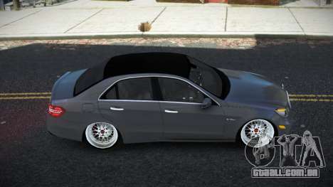 Mercedes-Benz E63 AMG Delvoyame para GTA 4