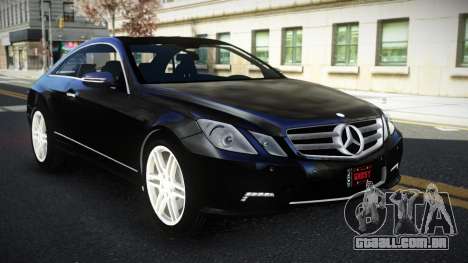 Mercedes-Benz E500 Qowi para GTA 4