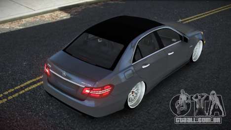 Mercedes-Benz E63 AMG Delvoyame para GTA 4