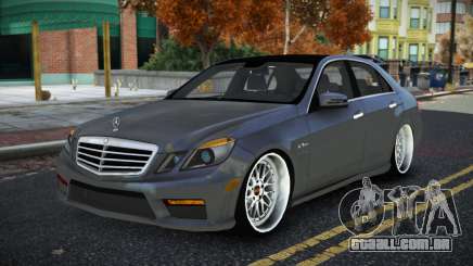 Mercedes-Benz E63 AMG Delvoyame para GTA 4