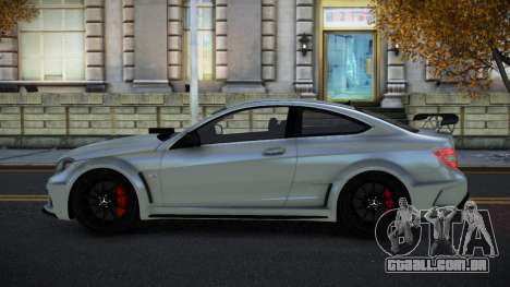 Mercedes-Benz C63 AMG Pewije para GTA 4