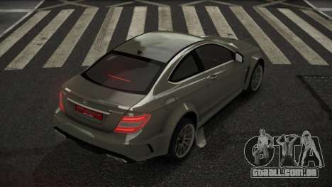 Mercedes-Benz C63 AMG Qahoz para GTA 4