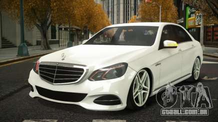 Mercedes-Benz E63 AMG Sujjif para GTA 4
