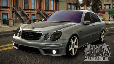 Mercedes-Benz E63 AMG Qurayedi para GTA 4