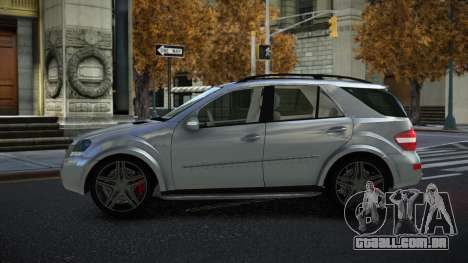 Mercedes-Benz ML63 AMG Dunkezoyo para GTA 4