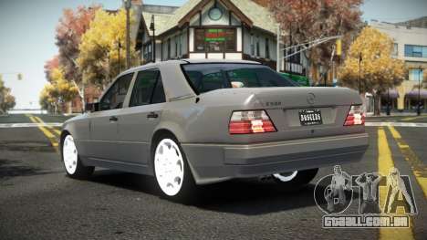 Mercedes-Benz E500 Qitunog para GTA 4