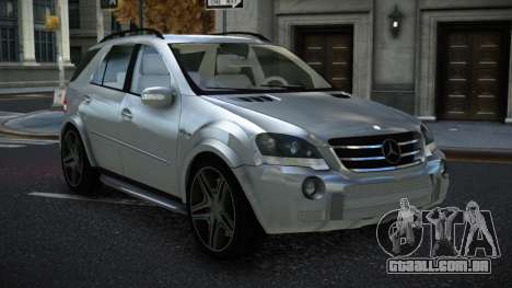 Mercedes-Benz ML63 AMG Dunkezoyo para GTA 4