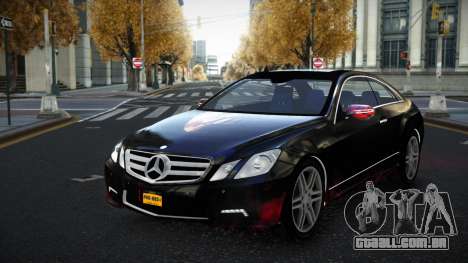 Mercedes-Benz E500 Mazorin S10 para GTA 4