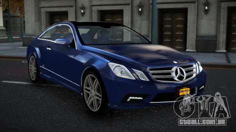 Mercedes-Benz E500 Mazorin para GTA 4