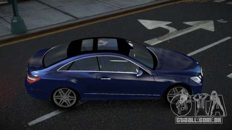 Mercedes-Benz E500 Mazorin para GTA 4