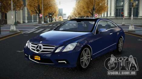 Mercedes-Benz E500 Mazorin para GTA 4