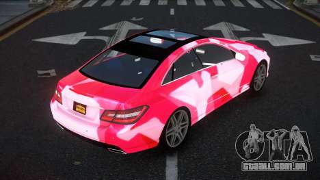 Mercedes-Benz E500 Mazorin S4 para GTA 4