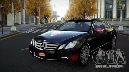 Mercedes-Benz E500 Mazorin S10 para GTA 4
