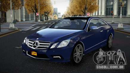 Mercedes-Benz E500 Mazorin para GTA 4