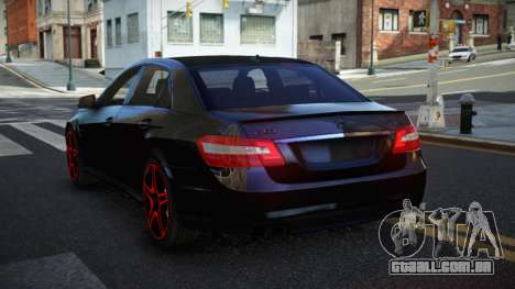 Mercedes-Benz E63 AMG Rezaxovig para GTA 4